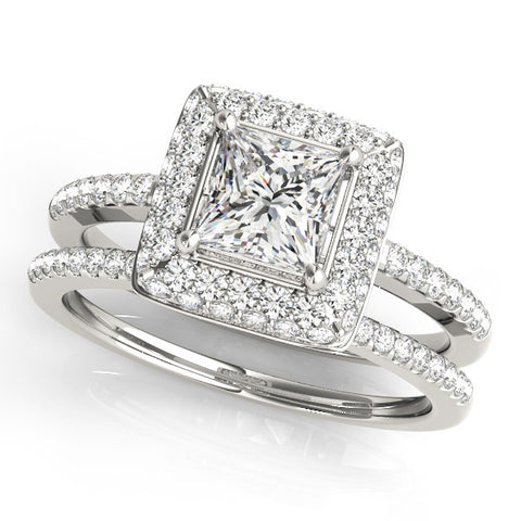 White gold Princess Cut Halo Pavé Solitaire Ring with Four-Prong Setting