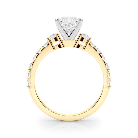Yellow gold Princess Cut Three-Stone Diamond Pavé Band with Prong Setting
