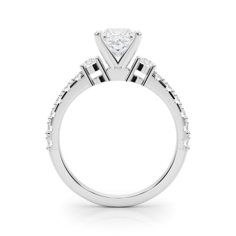 White gold Princess Cut Three-Stone Diamond Pavé Band with Prong Setting