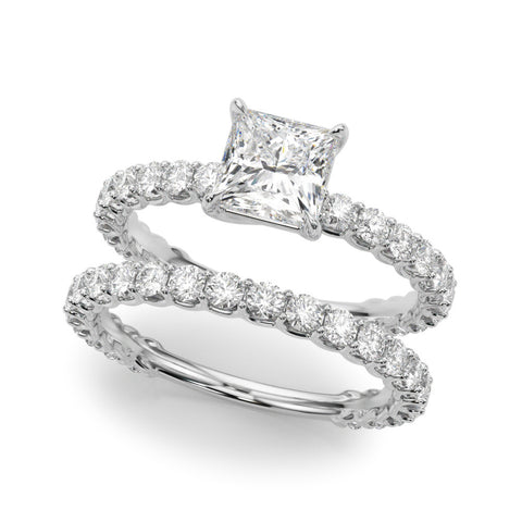 White gold Princess Cut Diamond Pavé Band Solitaire with Prong Setting
