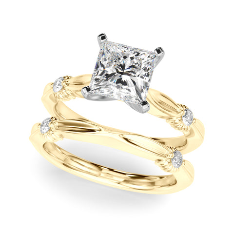 Yellow gold Princess Solitaire Diamond Twisted Band with Four-Prong Setting