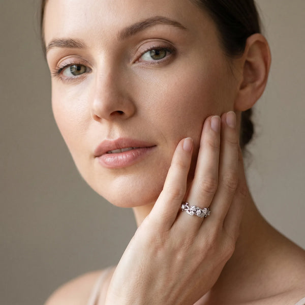 Platinum Round Diamond Leaf Motif Band with Prong Setting