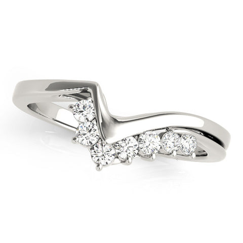 Platinum V-Shaped Diamond Accent Band with Round Brilliant Stones and Prong Setting