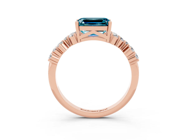Rose gold Emerald Cut Diamond Cluster Pavé Band with Four-Prong Setting