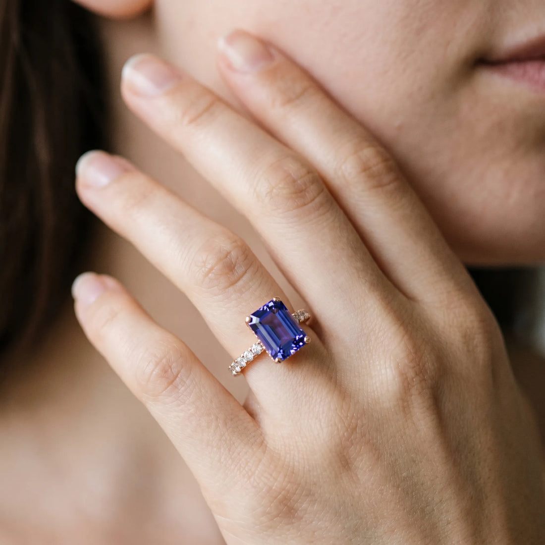 Rose gold Emerald Cut Tanzanite Solitaire Ring with Round  Pavé Band and Four-Prong Setting_44