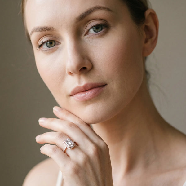 Rose gold Emerald Halo Twist Band with Four-Prong Setting