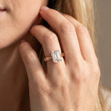 Rose gold Emerald Solitaire Diamond Twisted Band with Four-Prong Setting_15