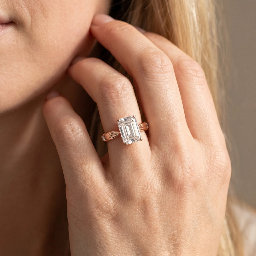 Rose gold Emerald Solitaire Diamond Twisted Band with Four-Prong Setting