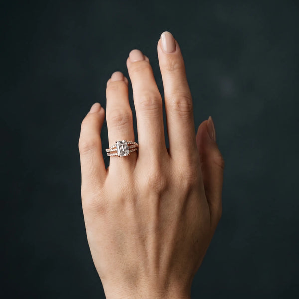 Rose gold Emerald Solitaire Twist Band with Pavé Setting and Four-Prong Setting