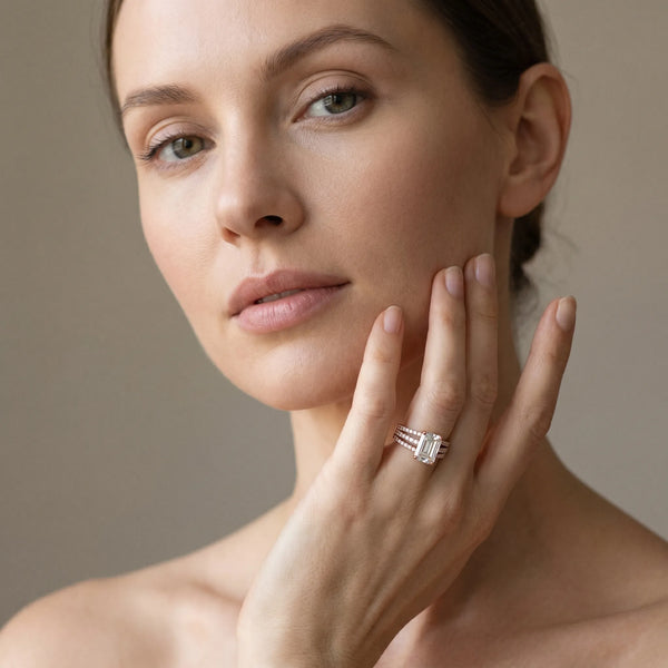 Rose gold Emerald Solitaire Twist Band with Pavé Setting and Four-Prong Setting