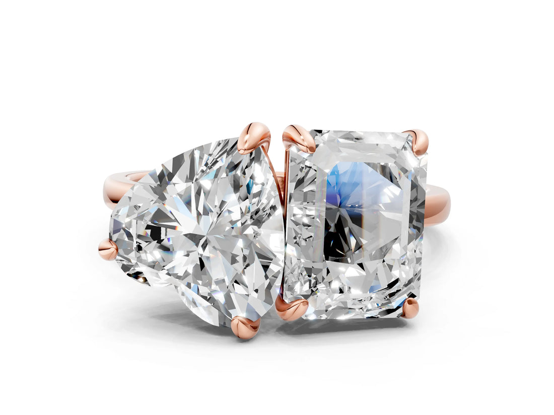 Rose gold Emerald and Heart Toi Moi Ring with Prong Setting and Plain Band