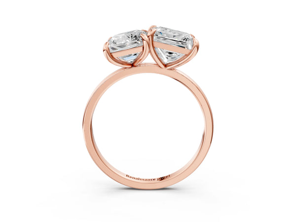 Rose gold Emerald and Princess Toi Moi Ring with Prong Setting and Plain Band