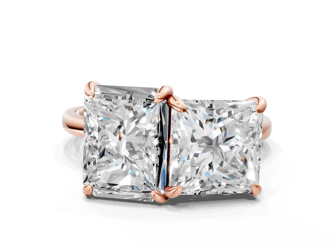 Rose gold Emerald and Princess Toi Moi Ring with Prong Setting and Plain Band
