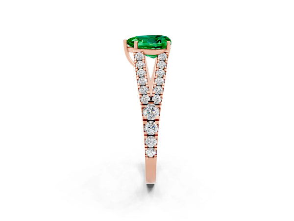 Rose gold Heart Cut Emerald Split Shank Pavé Engagement Ring with Four-Prong Setting
