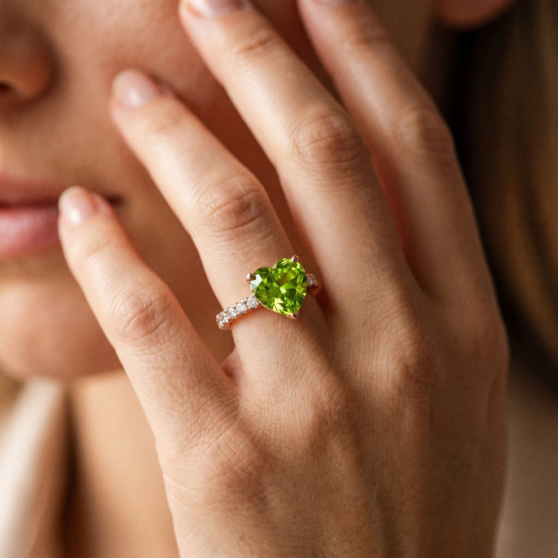 Rose gold Heart Cut Peridot Solitaire Ring with Round  Pavé Band and Four-Prong Setting_44