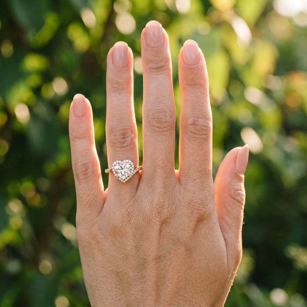 Rose gold Heart Halo Twist Band with Four-Prong Setting