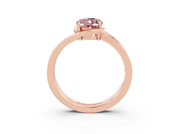 Rose gold Oval Cut Morganite Solitaire Ring with Split Shank and Prong Setting