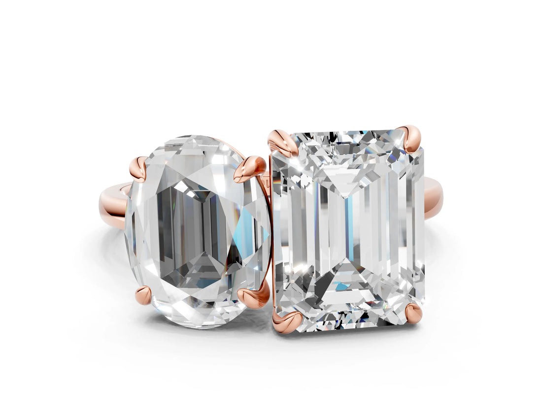 Rose gold Oval and Emerald Toi Moi Ring with Prong Setting and Plain Band