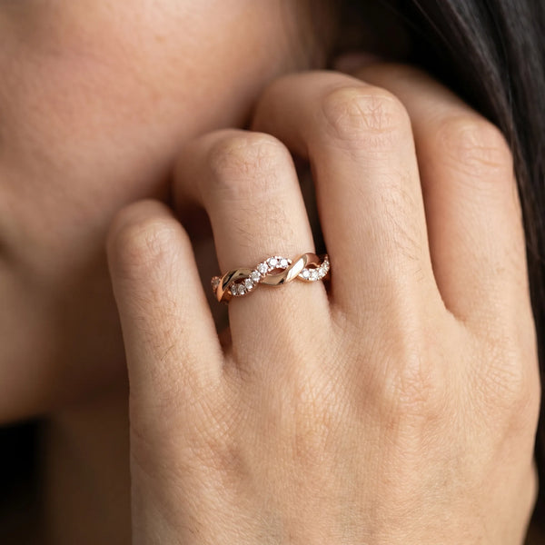 Rose gold Pavé Round Diamond Twist Eternity Band with Shared Prong Setting