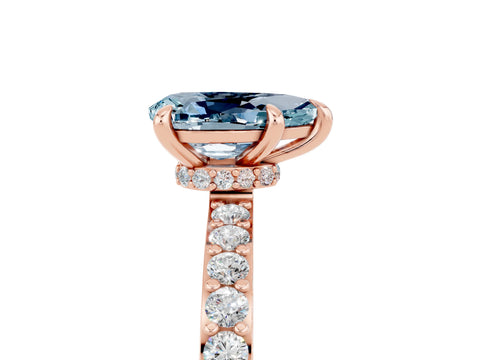 Rose gold Pear Cut Aquamarine Solitaire Engagement Ring with Pavé Band and Four-Prong Setting_5