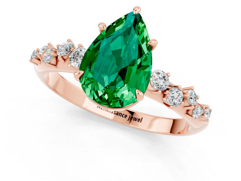 Rose gold Pear Cut Emerald Cluster Side Stone Solitaire Ring with Prong Setting_25