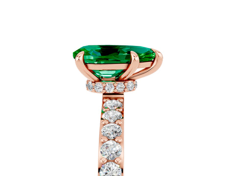 Rose gold Pear Cut Emerald Solitaire Engagement Ring with Pavé Band and Four-Prong Setting_5