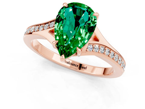 Rose gold Pear Cut Emerald Solitaire Ring with Pavé Band and Prong Setting_1