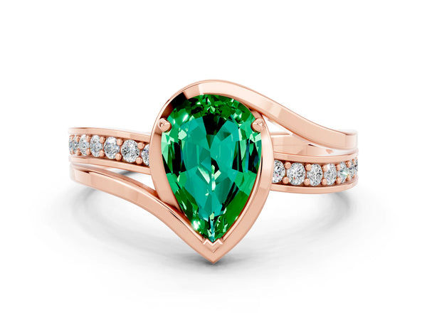 Rose gold Pear Cut Emerald Solitaire Ring with Split Shank and Prong Setting
