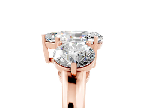 Rose gold Pear Cut Moissanite Three-Stone Ring with Prong Setting and Classic Band_5