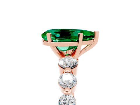 Rose gold Pear Cut Solitaire Emerald Ring with Pave Band and Four-Prong Setting_5