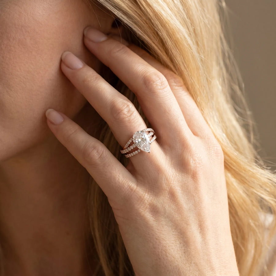 Rose gold Pear Solitaire Twist Band with Pavé Setting and Four-Prong Setting