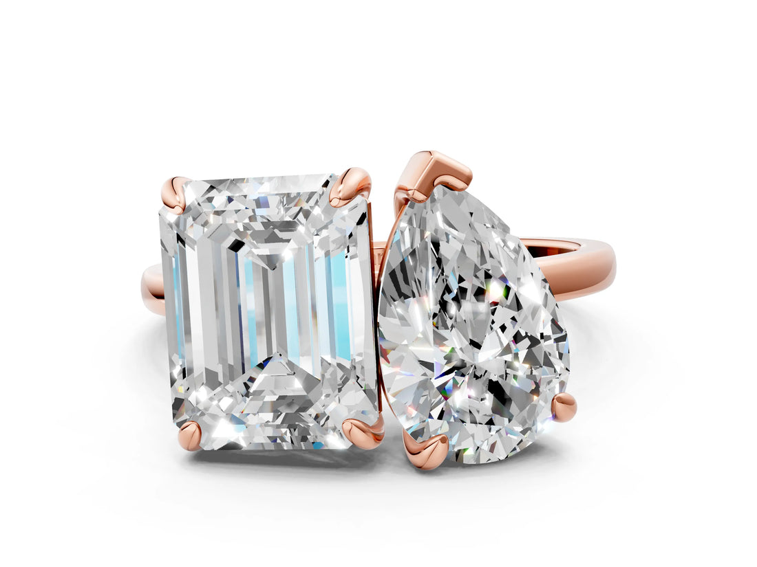 Rose gold Pear and Emerald Toi Moi Ring with Prong Setting and Plain Band_56