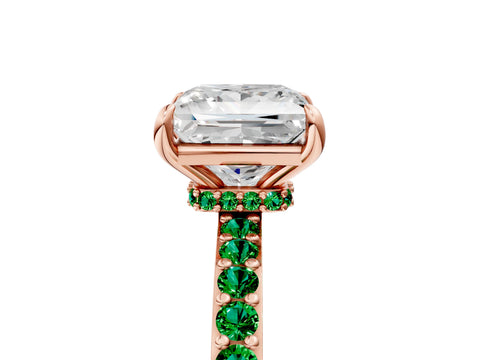 Rose gold Princess Cut Diamond Pavé Engagement Ring with Round with Emerald side stone Accents and Prong Setting_5