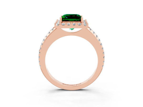 Rose gold Princess Cut Emerald Pavé Halo Ring with Four-Prong Setting