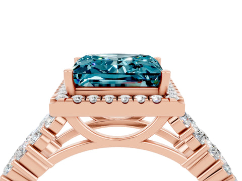 Rose gold Princess Cut Halo Pavé Diamond Engagement Ring with Split Shank and Four-Prong Setting_4