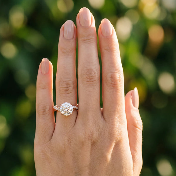 Rose gold Round Cut Diamond Twisted Band with Pavé Setting and Four-Prong Setting