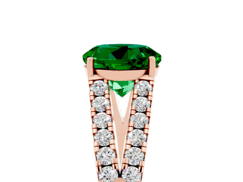 Rose gold Round Cut Emerald Split Shank Pavé Engagement Ring with Four-Prong Setting_17