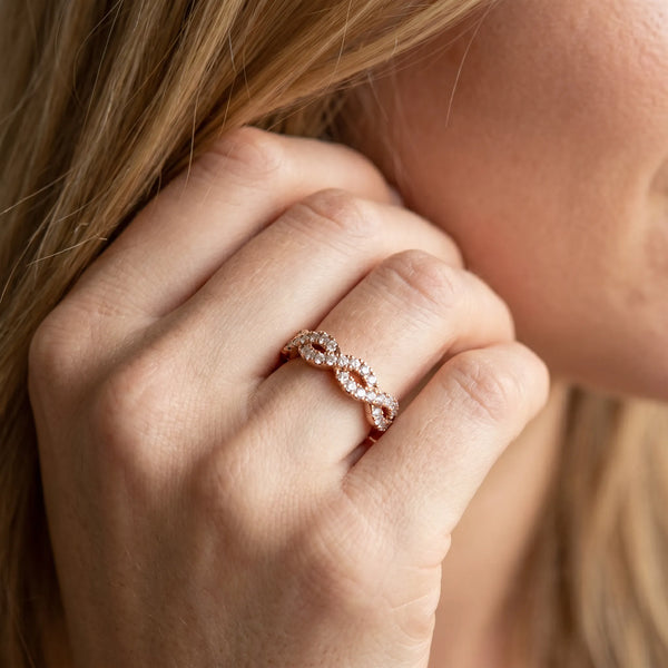 Rose gold Round Diamond Twisted Eternity Band with Pavé and Shared Prong Setting