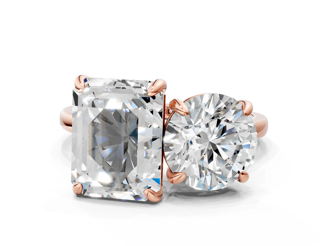Rose gold Round and Emerald Toi Moi Ring with Prong Setting and Plain Band