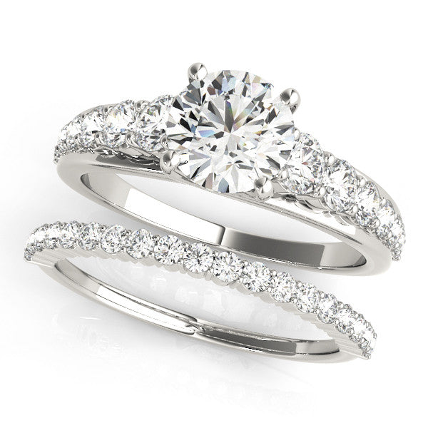 White gold Cushion Brilliant Diamond Pavé Band with Six-Prong Setting