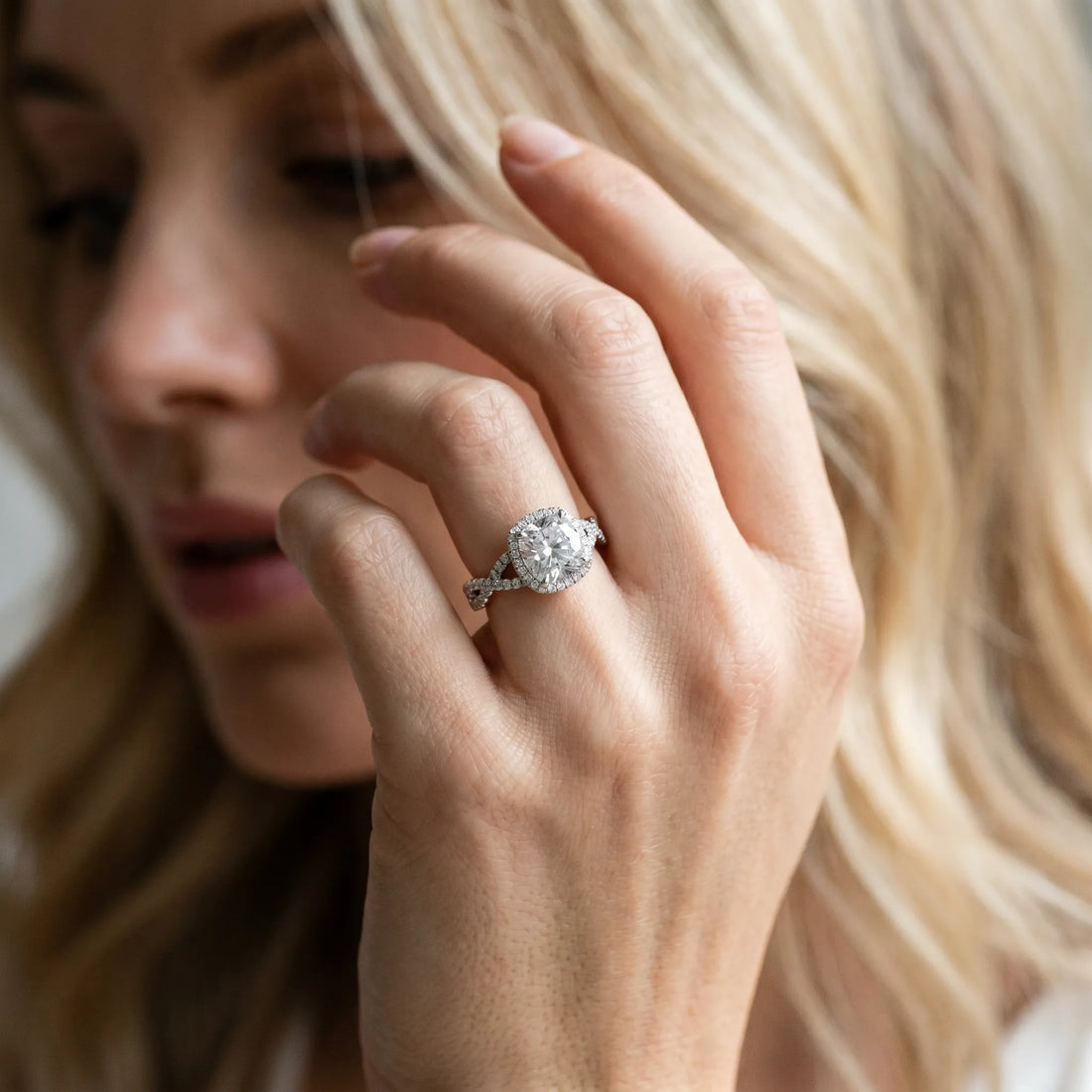 White gold Cushion Cut Diamond  Halo Twist Band Solitaire Prong Setting Ring_137