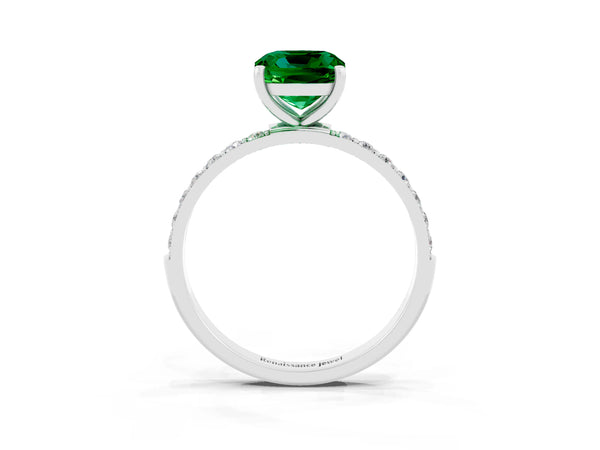 Silver Cushion Cut Emerald Solitaire Ring with Round Pavé Shoulders and Prong Setting