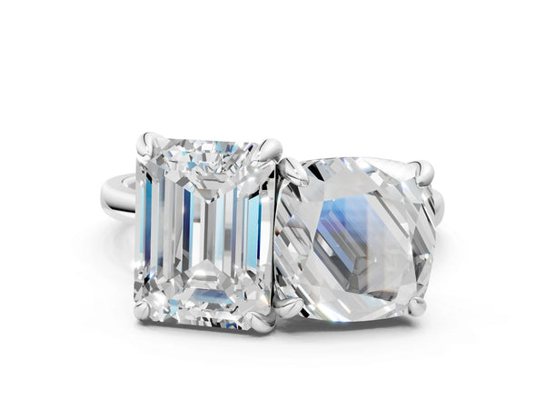 White gold Cushion and Emerald Toi Moi Ring with Prong Setting and Plain Band