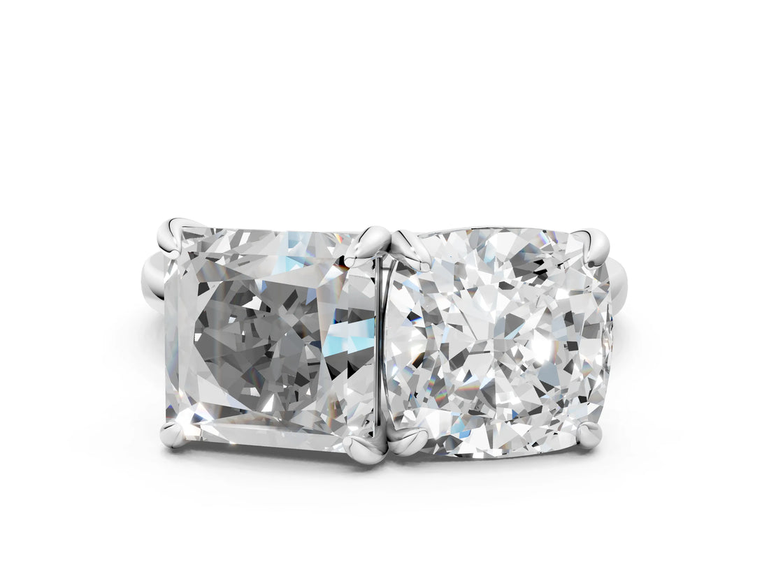 White gold Cushion and Princess Toi Moi Ring with Prong Setting and Plain Band