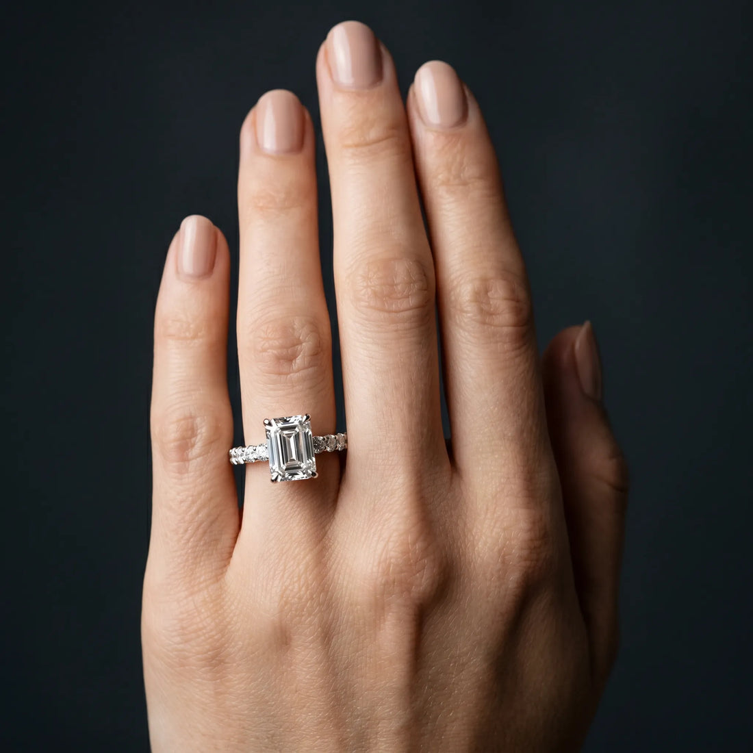 White gold Emerald Brilliant Diamond Pavé Band with Six-Prong Setting_3