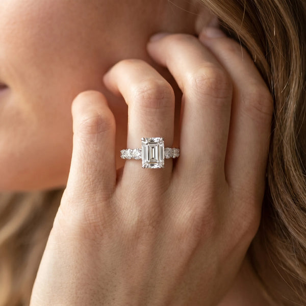 White gold Emerald Brilliant Diamond Pavé Band with Six-Prong Setting