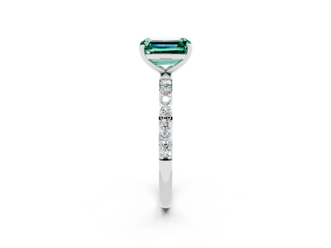 White gold Emerald Cut Diamond Pavé Band with Six-Prong Setting_2