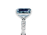 White gold Emerald Cut Diamond Pavé Band with Six-Prong Setting_5