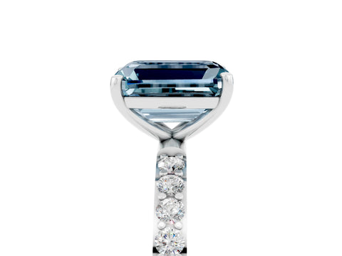 White gold Emerald Cut Diamond Pavé Band with Six-Prong Setting_5