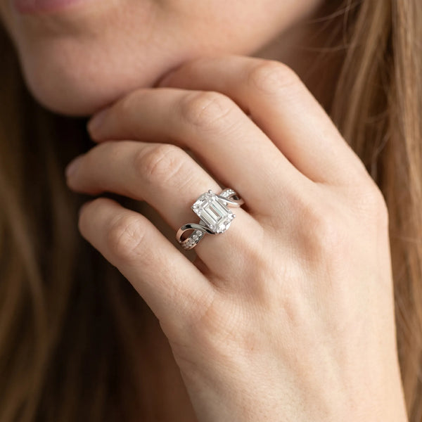 White gold Emerald Solitaire Twisted Band with Prong Setting